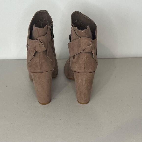 Bamboo Faux Suede Peep Toe Booties With Bow Accent & Zipper Closure, Size 8 - Picture 4 of 5